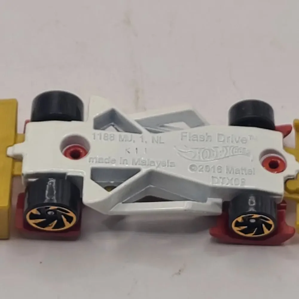 Mattel~Hot Wheels~Flash Drive Race Car #2~DTX08~used